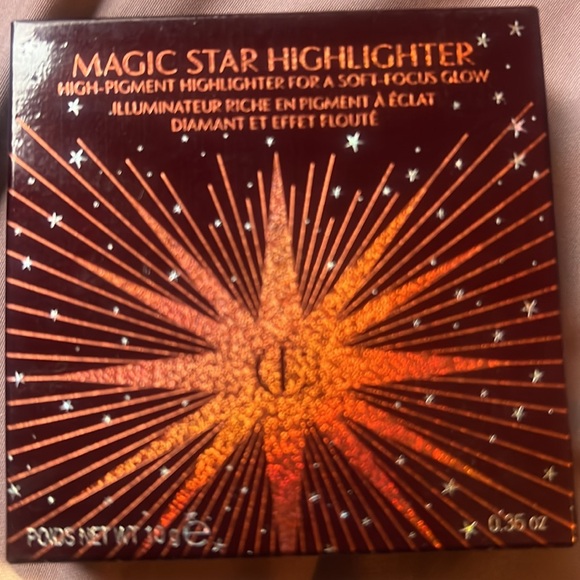 CHARLOTTE TILBURY CHARLOTTE'S MAGIC STAR
LIMITED EDITION HIGHLIGHTER - Picture 5 of 6